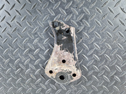 14-21 MERCEDES BENZ C200 W205 REAR SUBFRAME RIGHT SIDE STOP PLATE A2053520800