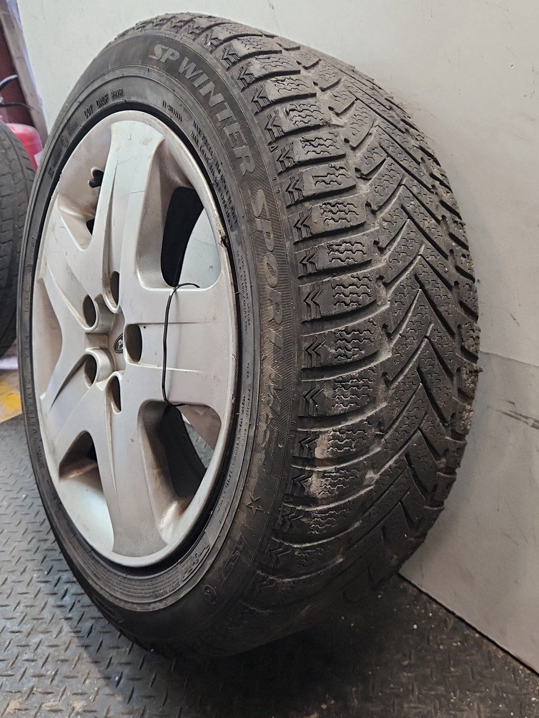 Ford C-Max MK1 FL (C214) MPV 16" Steel Wheel with Tyre 205/55/16 ~3mm