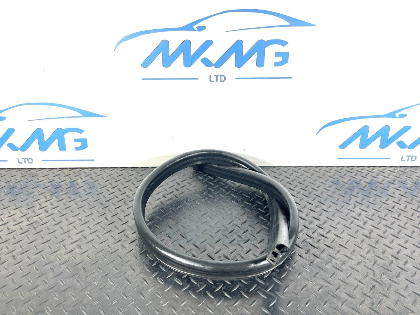 16-19 AUDI A4 B9 GENUINE BONNET RUBBER SEAL 8W0823723A