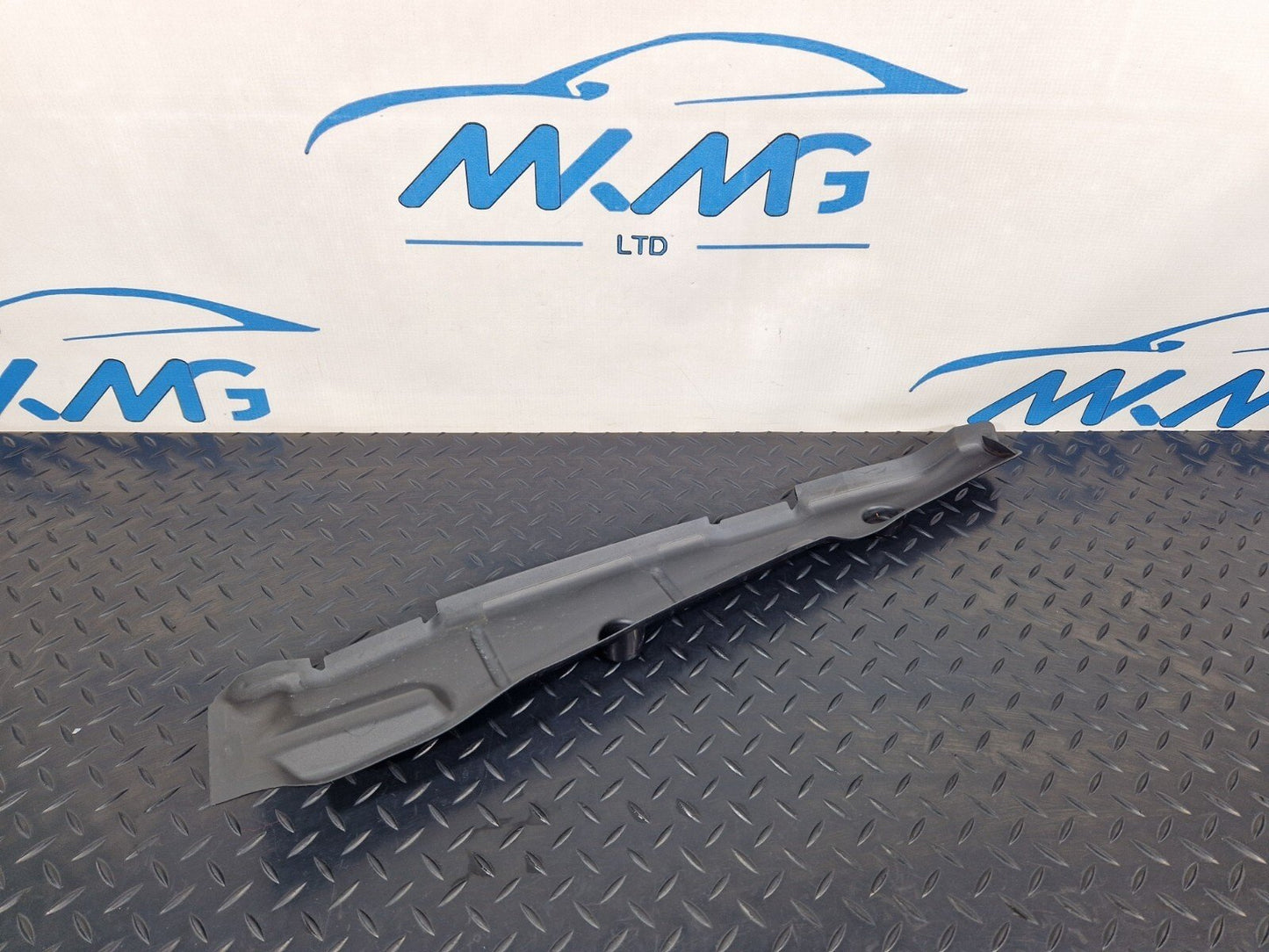 16-19 AUDI A4 B9 GENUINE FRONT RIGHT WING FILLER INSULATOR 8W0821112