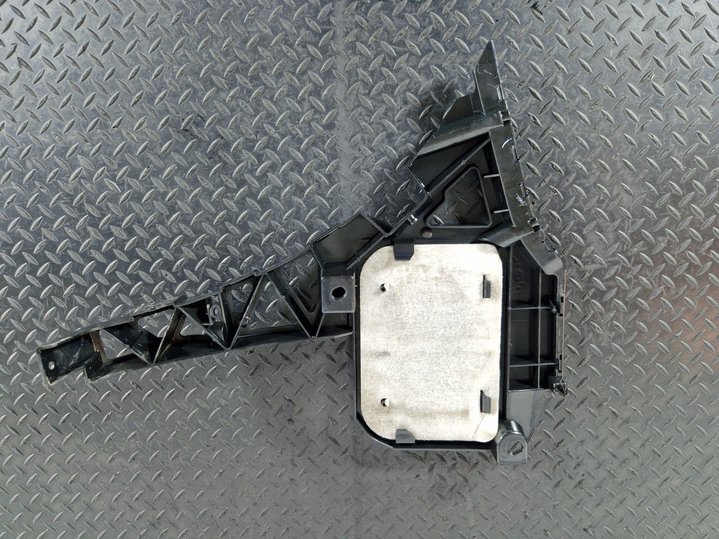 11-19 MERCEDES BENZ ML W166 OEM REAR RIGHT BUMPER SUPPORT BRACKET A1668851221