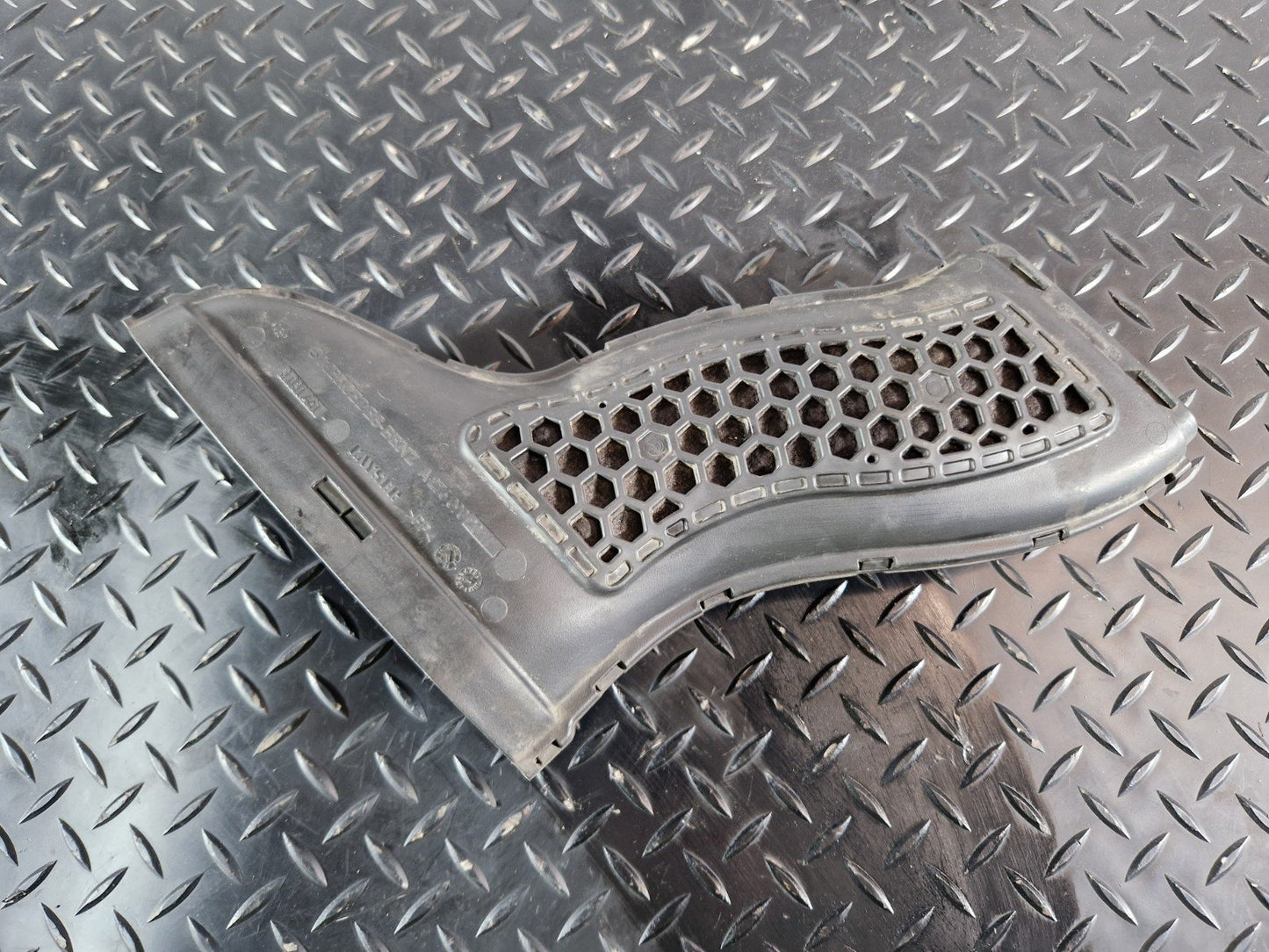 16-19 MERCEDES BENZ GLE W166 AIR INTAKE DUCT GUIDE 2016 A2760902011