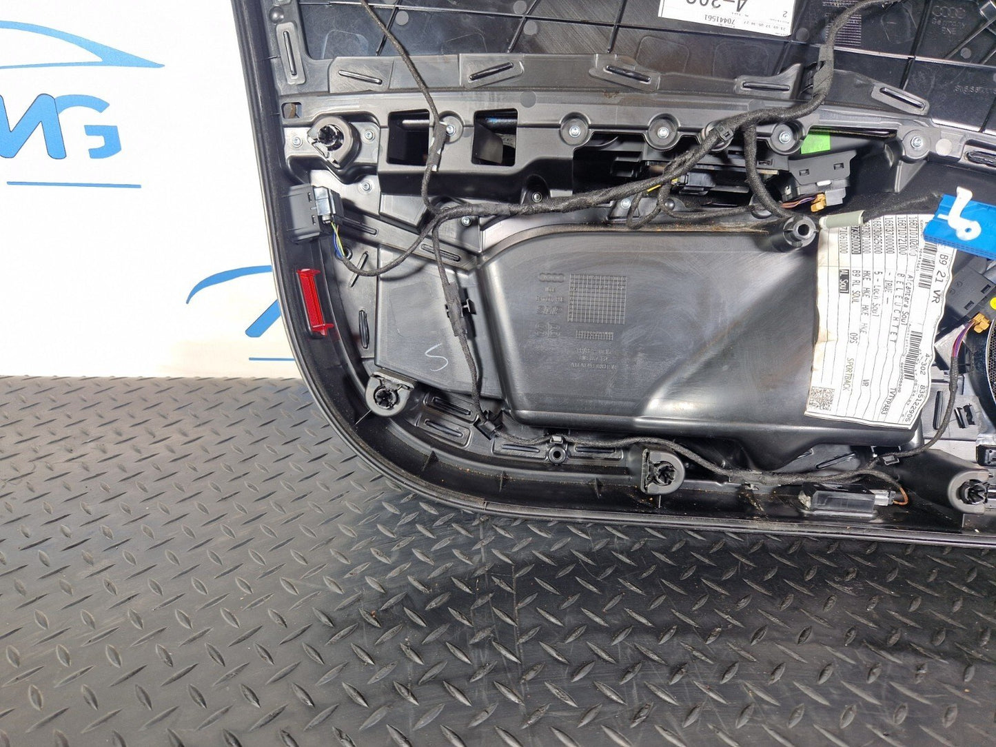 16-23 AUDI A5 F5 SPORTBACK S-LINE FRONT O/S DOOR CARD PANEL 8W8867134