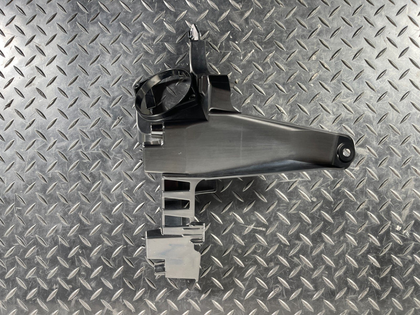 16-23 AUDI A5 F5 SPORTBACK S-LINE LEFT D-PILLAR TRIM BRACKET 8W8867729A