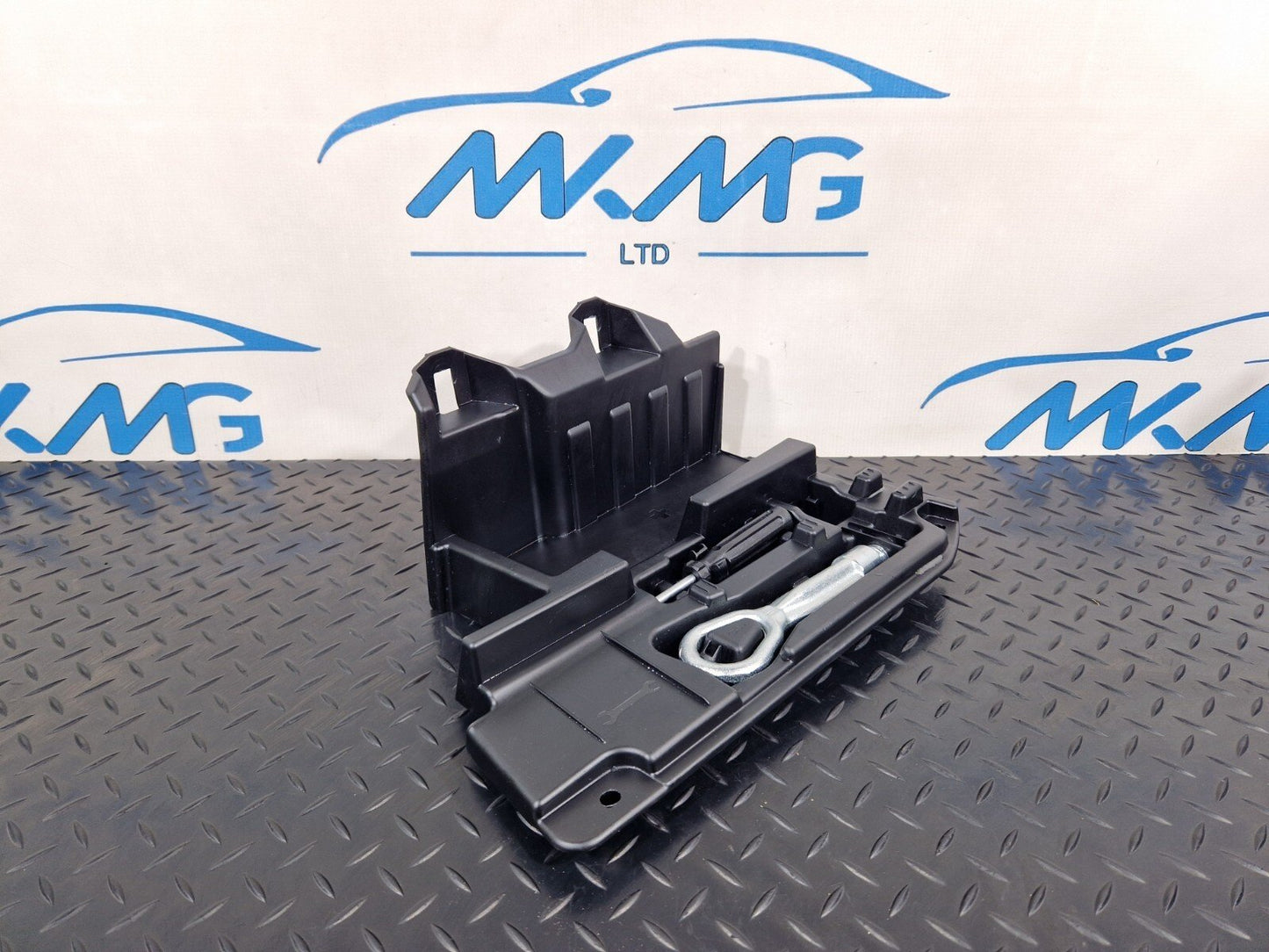 12-18 BMW 4 SERIES F36 LCI M-SPORT GENUINE BOOT TOOL STORAGE TRAY 7309514