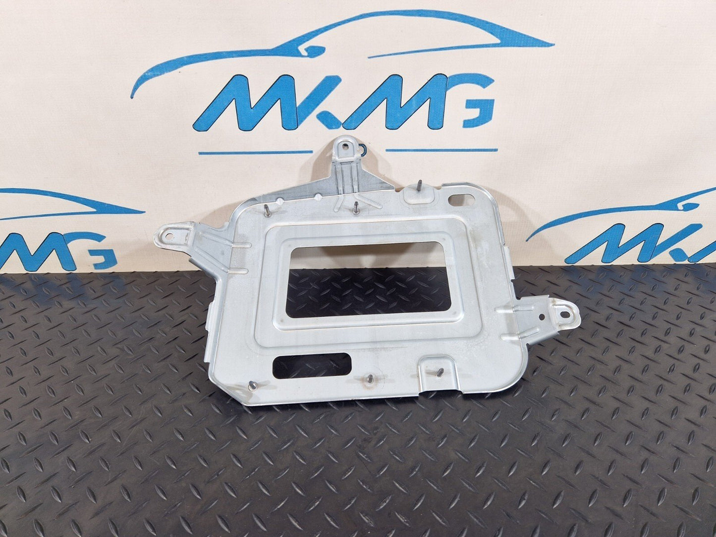 18-ON MERCEDES A CLASS W177 SPEEDOMETER MODULE BRACKET HOLDER MOUNT A2475455700