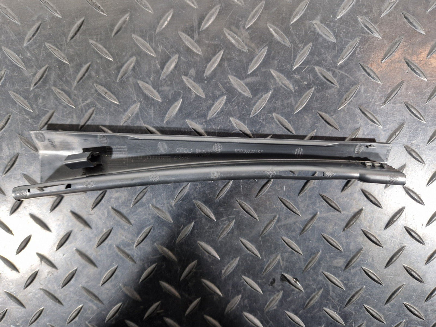 16-19 AUDI A4 B9 GENUINE RIGHT DRIVER SIDE A PILLAR BRACKET 8W0868204
