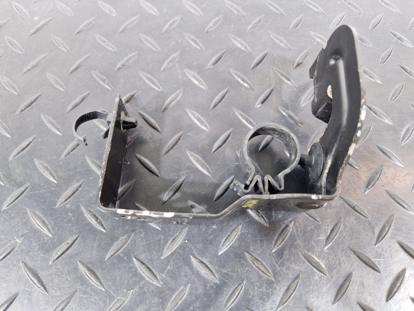 18-ON MERCEDES BENZ SPRINTER W907 W910 OEM BRACKET A9108301701