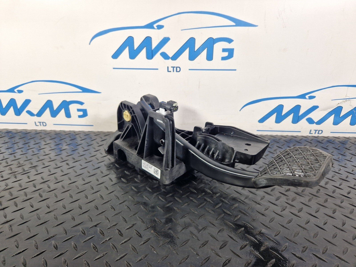 18-ON MERCEDES BENZ A CLASS W177 1.5CDI AUTO GENUINE BRAKE PEDAL A2472900100