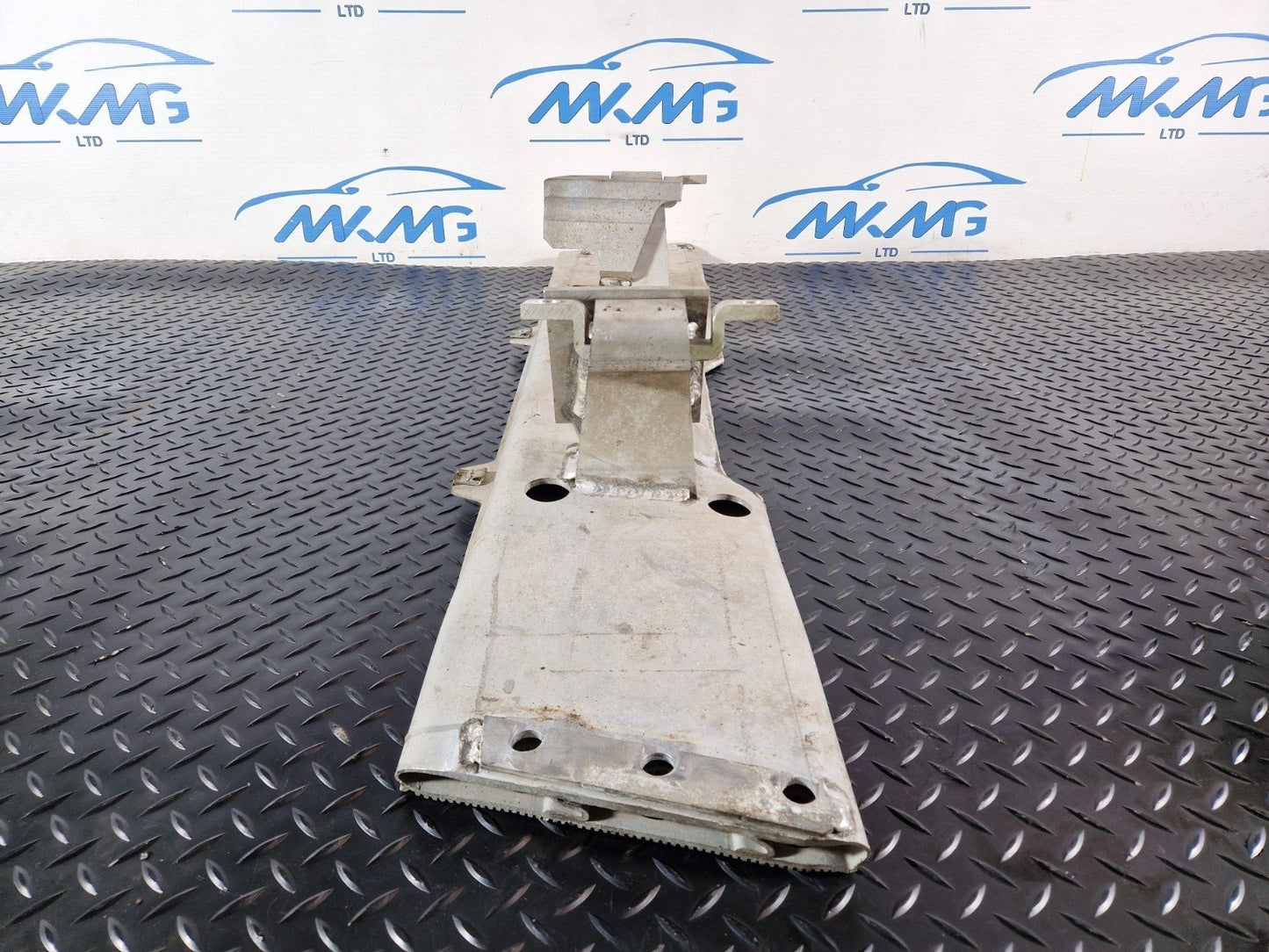 11-19 MERCEDES BENZ ML W166 GENUINE GEARBOX MOUNT SUPPORT BRACKET A1662410047