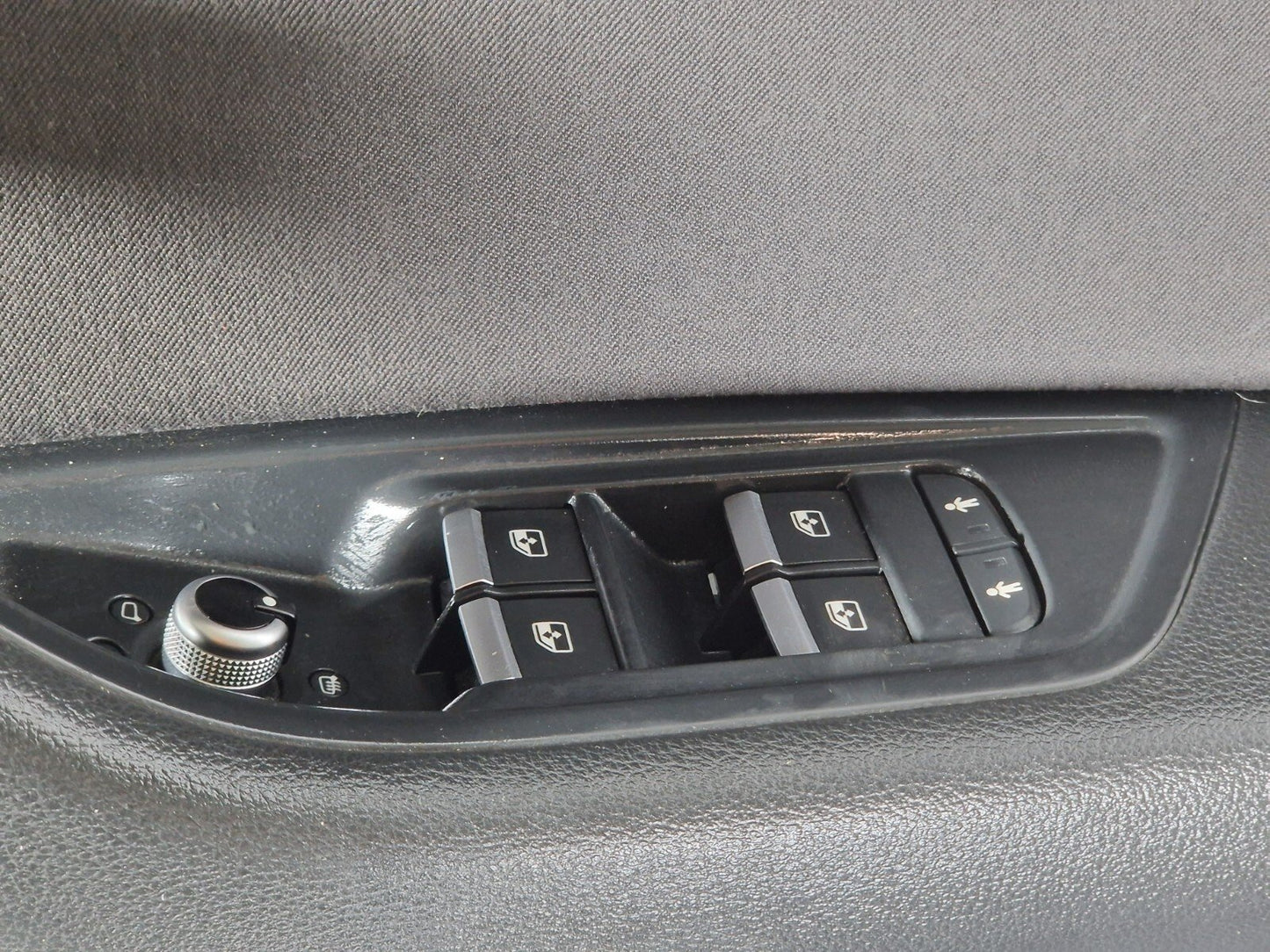 16-19 AUDI A4 B9 GENUINE FRONT DRIVER SIDE DOOR CARD PANEL 8W0867118