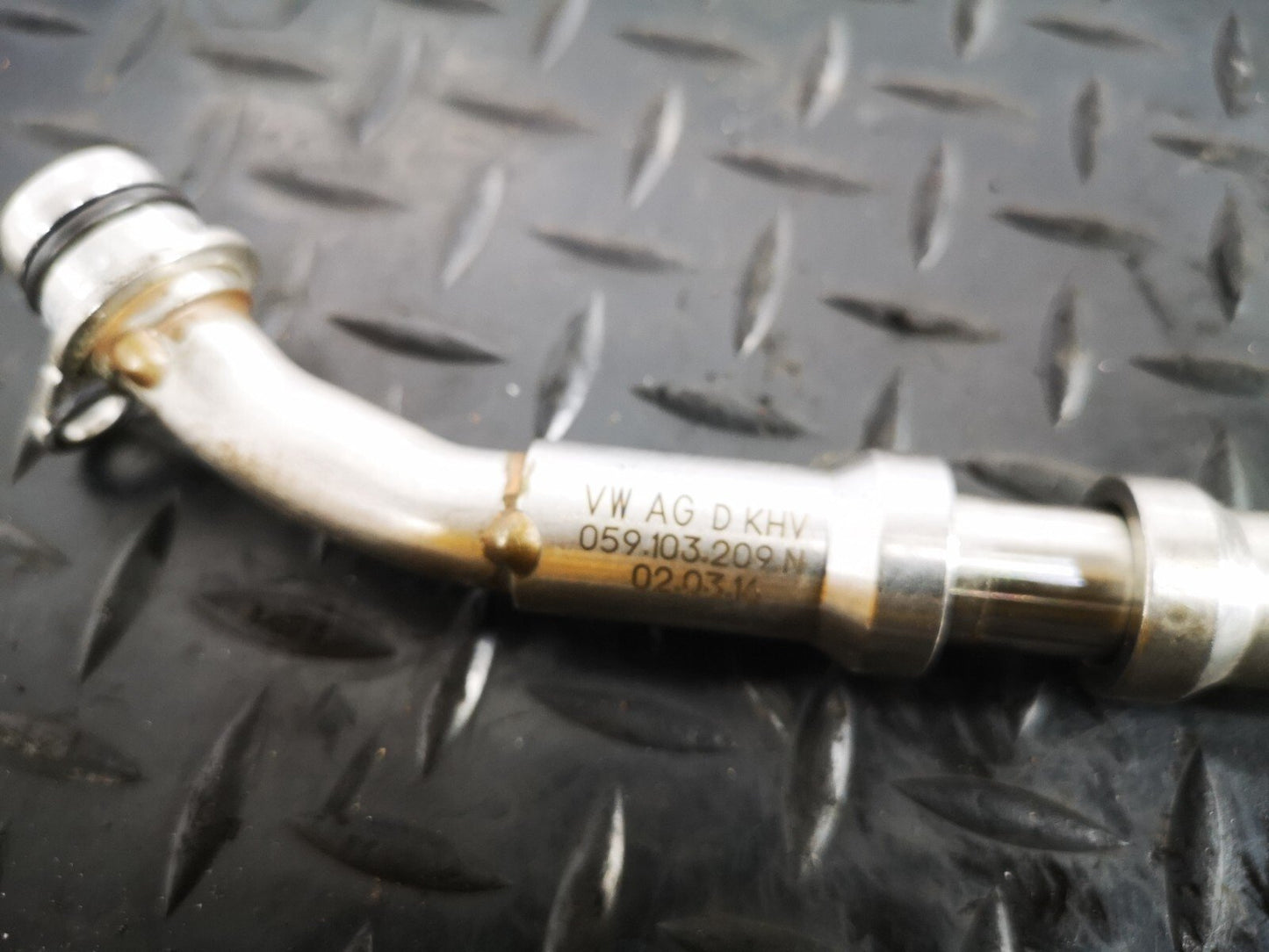 16-19 AUDI A4 B9 S-LINE GENUINE V6 3.0TDI CSW MENGINE BREATHER PIPE 059103209N
