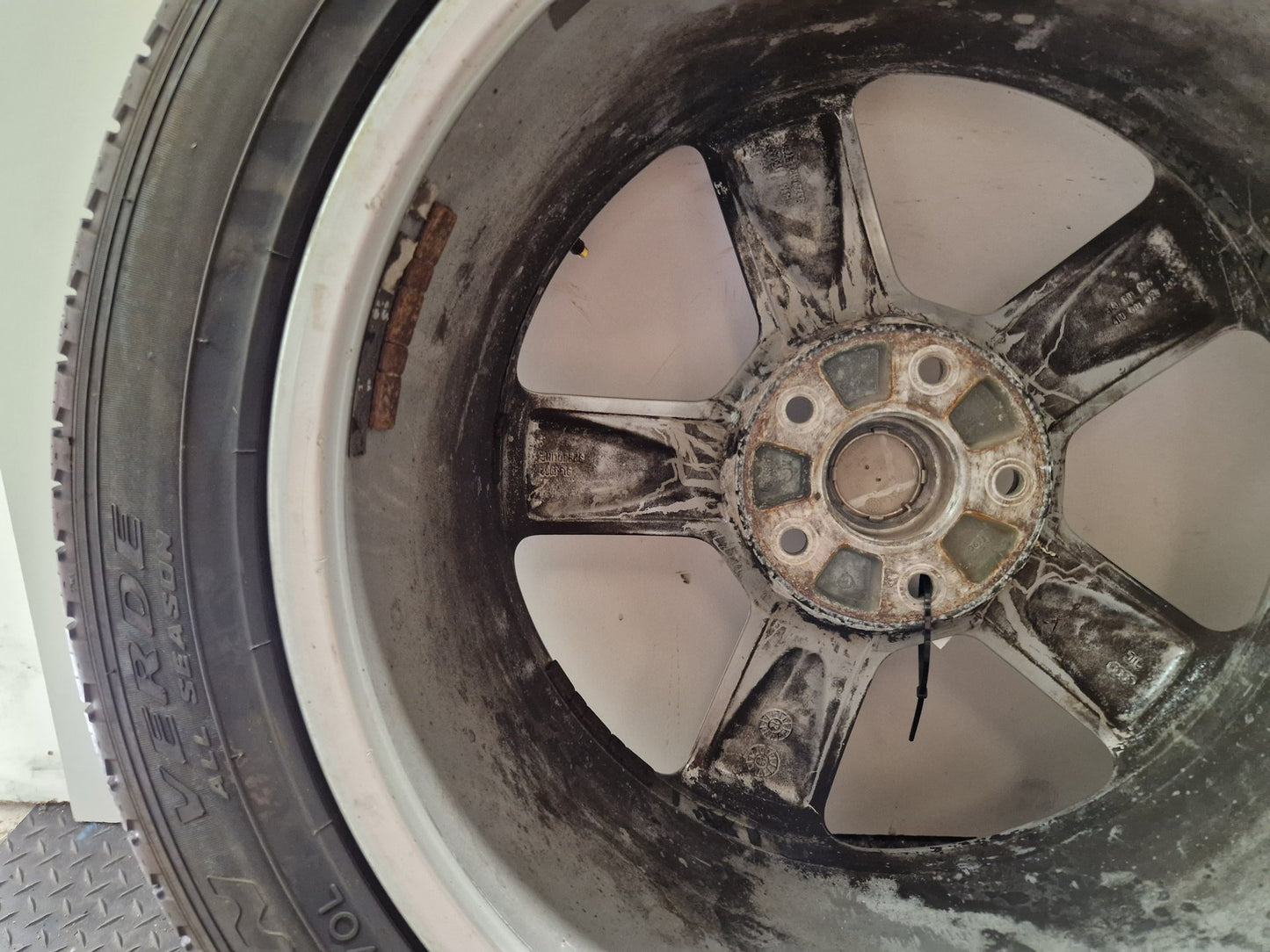 Audi Q7 4L 20" Alloy Wheel with Tyre 275/45/20 ~6mm 4L0601025