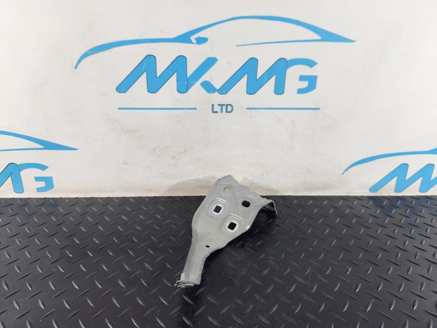 19-ON MERCEDES BENZ B CLASS W247 FRONT RIGHT FENDER FRONT BRACKET A2478810400