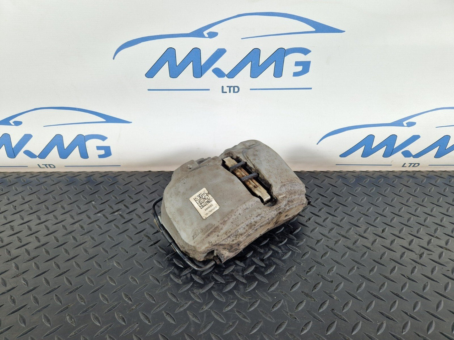 16-19 AUDI A4 B9 AVANT FRONT RIGHT BRAKE CALIPER WITH BRAKE PAD 8W06BG