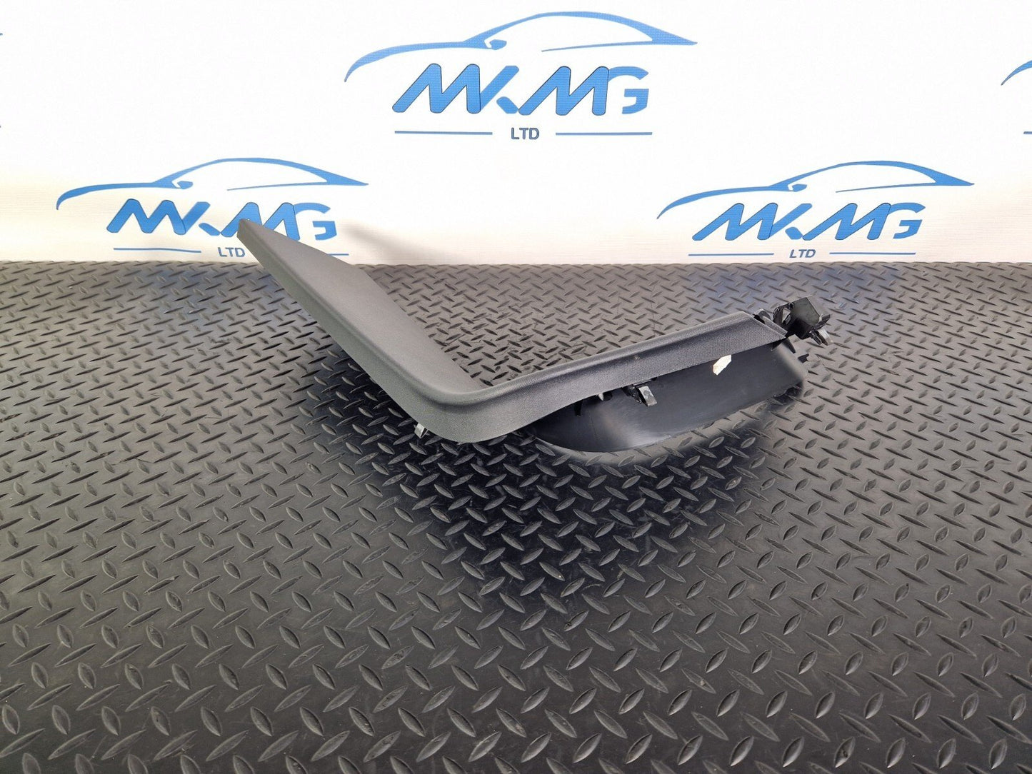 14-19 MERCEDES BENZ GLA X156 TAILGATE COVER TRIM RIGHT A1567400271 A1567402000