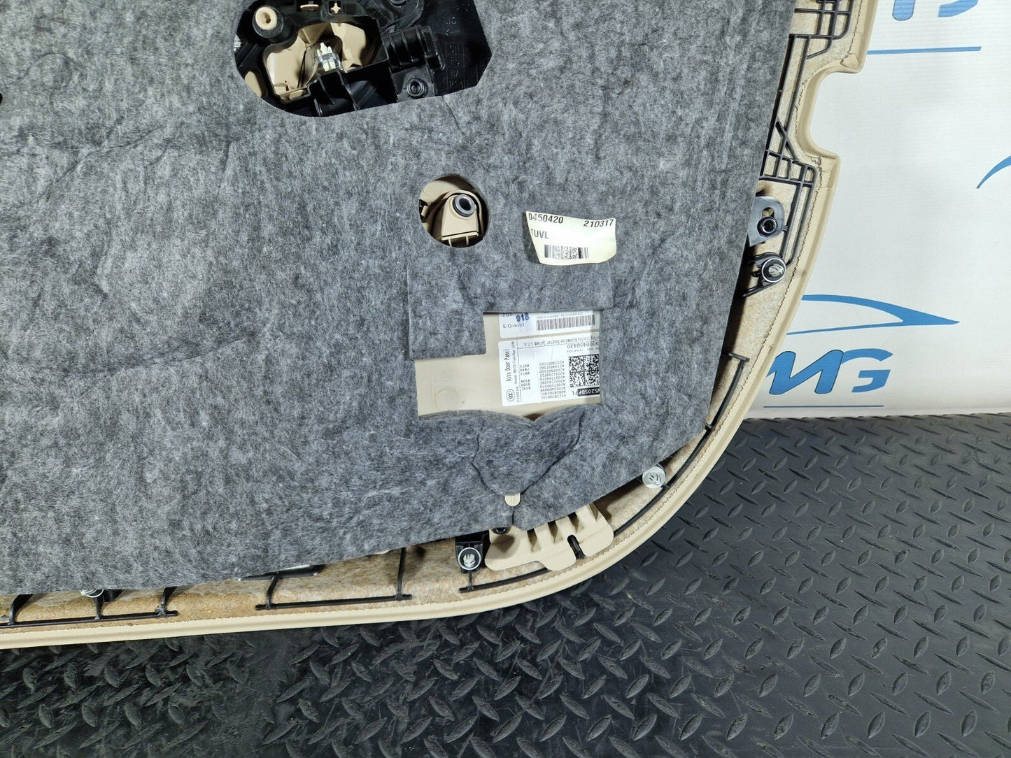 14-21 MERCEDES BENZ W205 FRONT LEFT PASSENGER OEM DOOR CARD PANEL A2228200202
