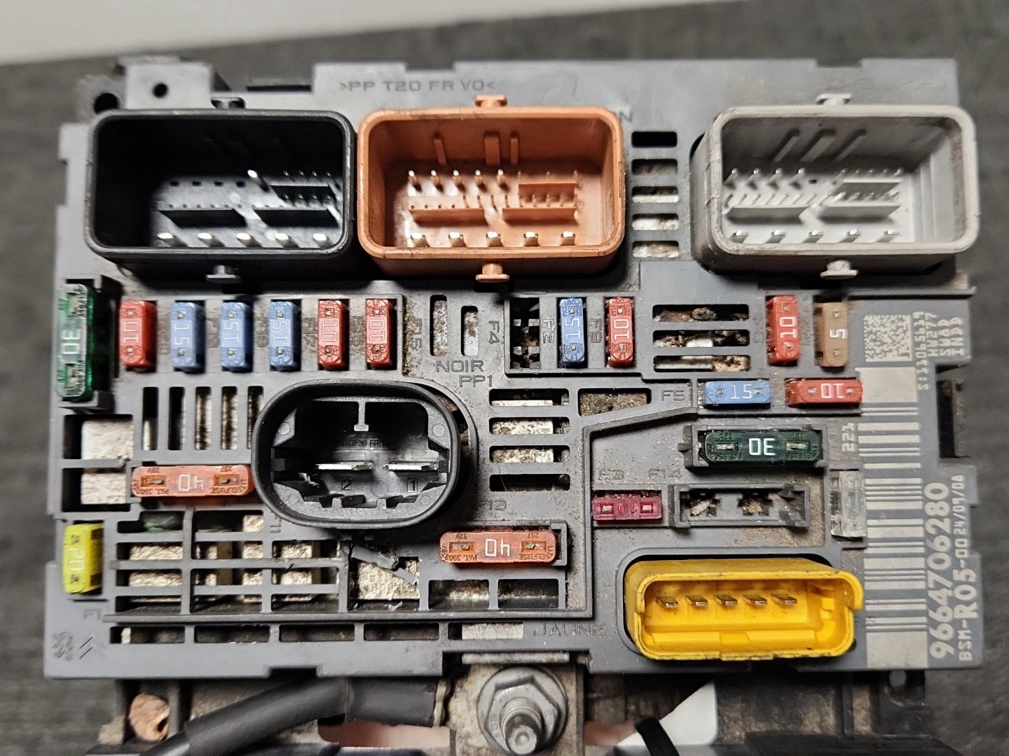 Peugeot Partner MK2 (PH1) (B9) Van Derived Car Genuine Under Bonnet Fuse Box