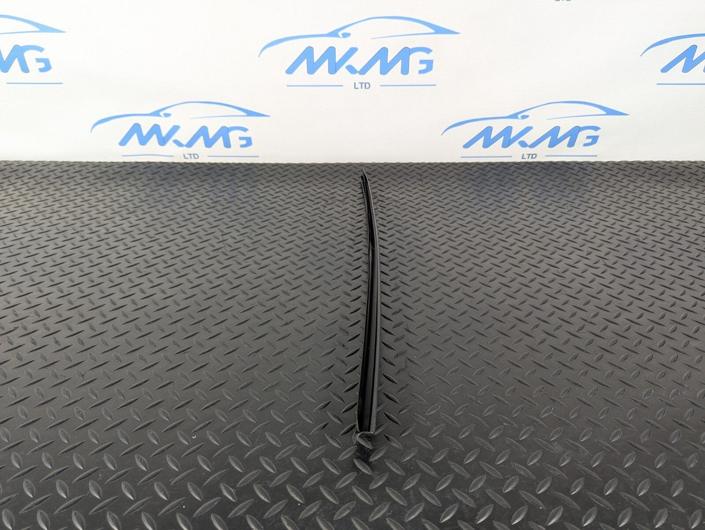 10-17 AUDI A8 4H LEFT WINDSCREEN VERTICAL  TRIM  4H0854327
