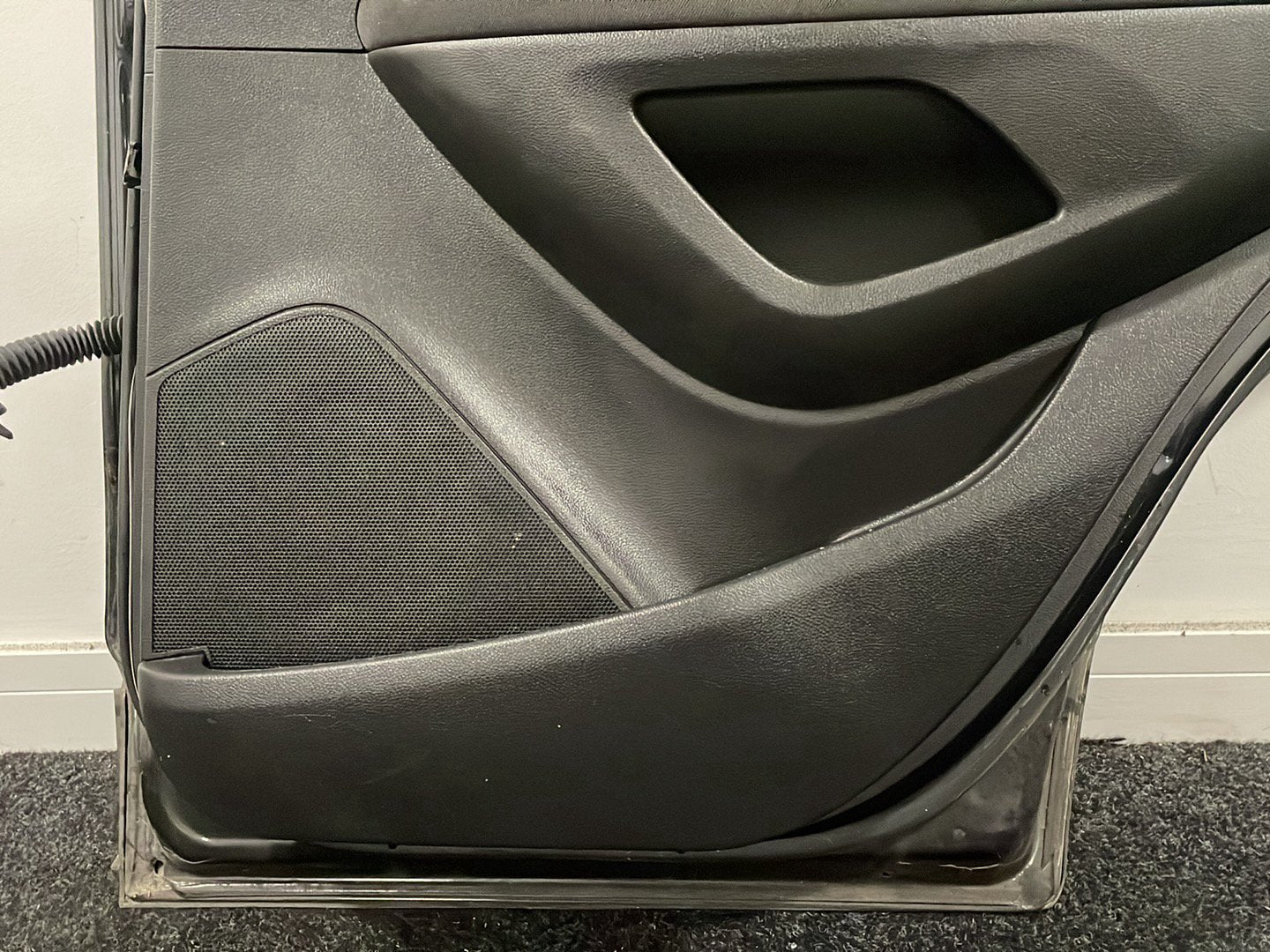 Vauxhall Mokka MK1 (G1U0) SUV Rear Right O/S Driver Complete Door in Black GAR