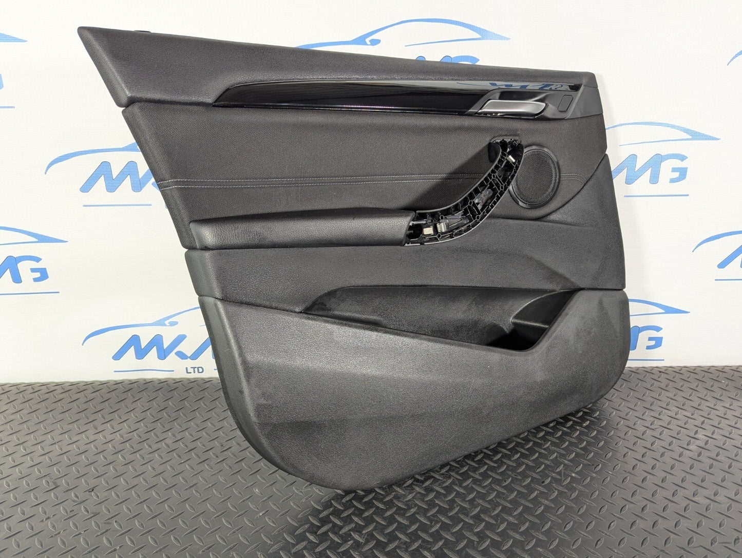 16-22 BMW X1 F48 FRONT PASSENGER SIDE DOOR CARD PANEL IN BLACK