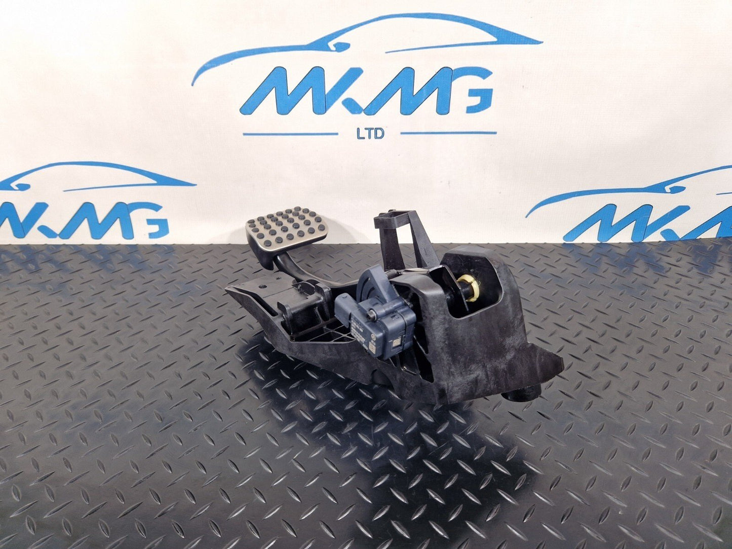 19-ON MERCEDES BENZ CLA C118 GENUINE BRAKE PEDAL ASSEMBLY A2472903800