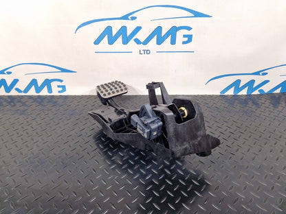 19-ON MERCEDES BENZ CLA C118 GENUINE BRAKE PEDAL ASSEMBLY A2472903800