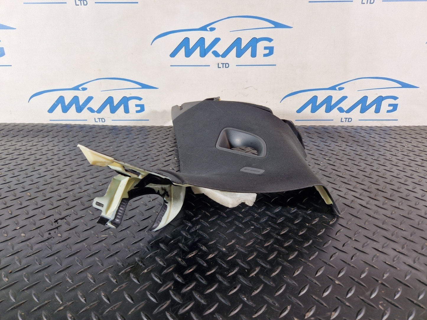 16-20 AUDI Q7 4M GENUINE RIGHT O/S UPPER D PILLAR TRIM 4M0867246B