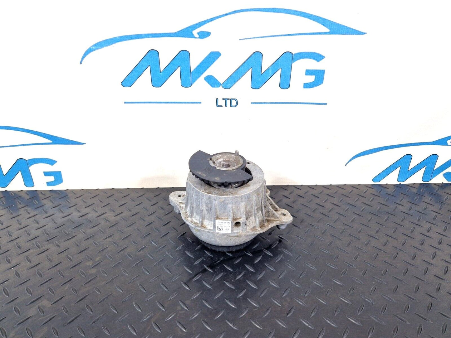 14-21 MERCEDES BENZ C200 W205 OEM ENGINE SUPPORT MOUNT OEM A2052400200