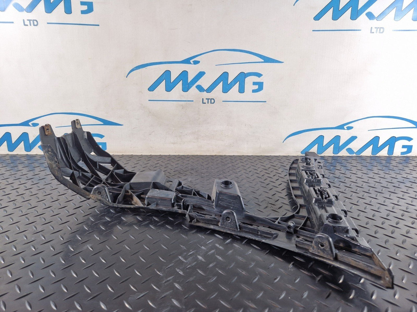 16-22 MERCEDES BENZ X253  REAR LEFT BUMPER BRACKET A2538850121