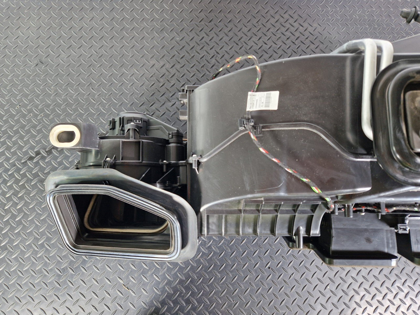 18-ON MERCEDES BENZ A CLASS W177 GENUINE HEATER MATRIX BOX A2478300600