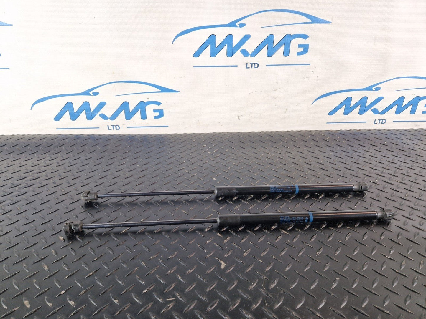 16-20 AUDI Q7 4M PAIR OF REAR TAILGATE BOOT LID GAS SUPPORT STRUTS 4M0827552A