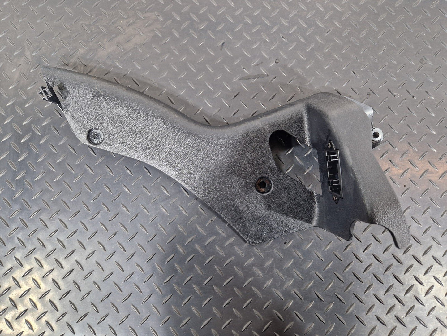 18-ON MERCEDES SPRINTER W907 W910 LEFT DOOR SILL TRIM MOLDING FRONT A9106880000