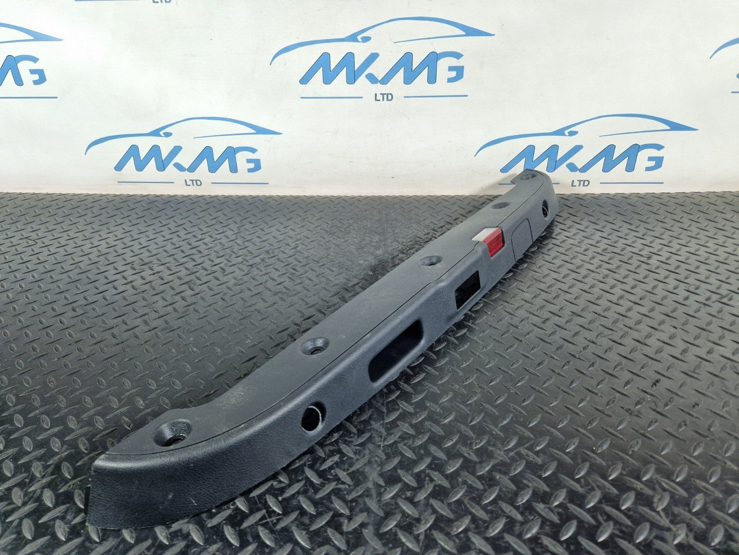 19-ON MERCEDES BENZ A CLASS EQ W177 SALOON BOOT LOCK TRIM COVER A1777501100