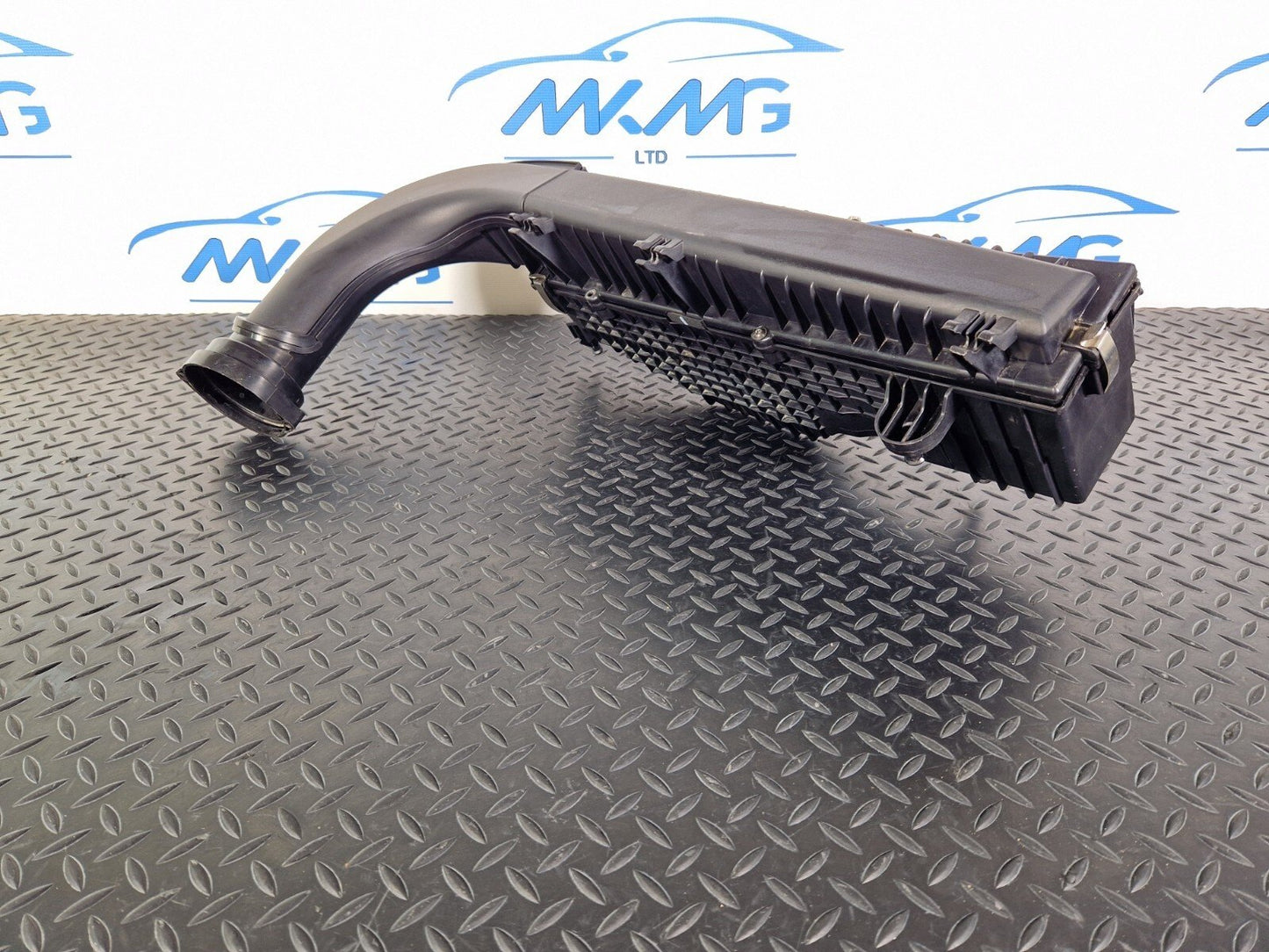 14-21 MERCEDES BENZ C200d W205 OEM AIR FILTER CLEANER BOX A6260900301