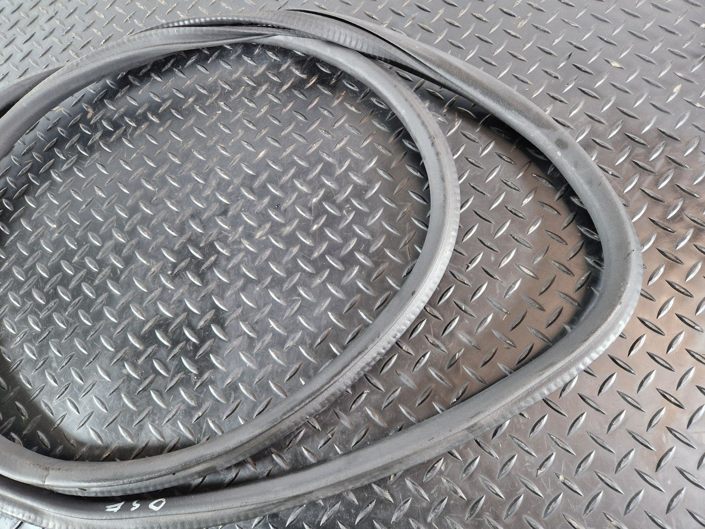 19-ON MERCEDES B CLASS W247 FRONT DOOR RUBBER SEAL FITS LEFT & RIGHT A2476920300