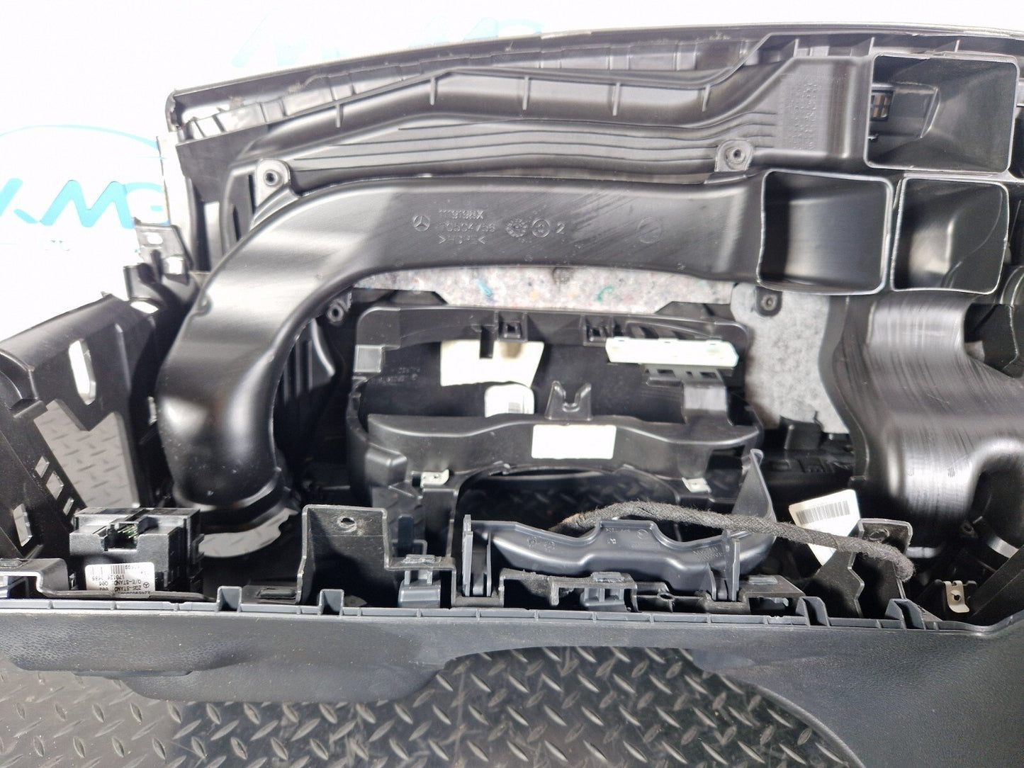 14-20 MERCEDES BENZ GLA X156 GENUINE COMPLETE DASHBOARD WITH A-BAG