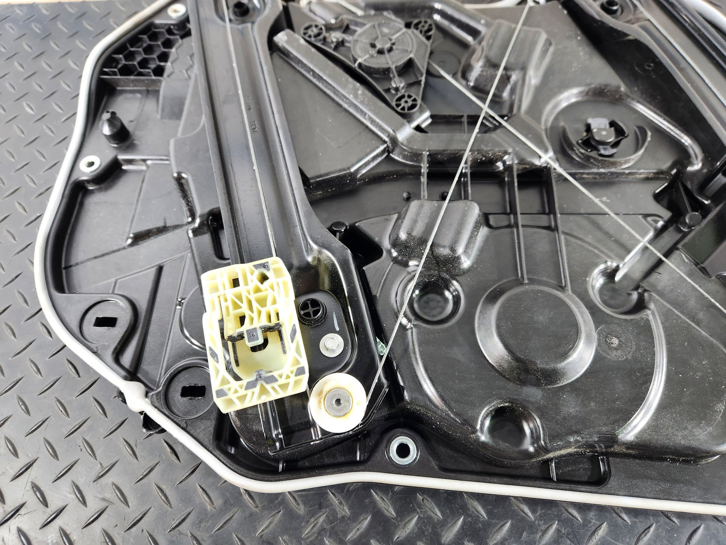 BMW 118i F40 Front Right Door Window Regulator 5A02FB2