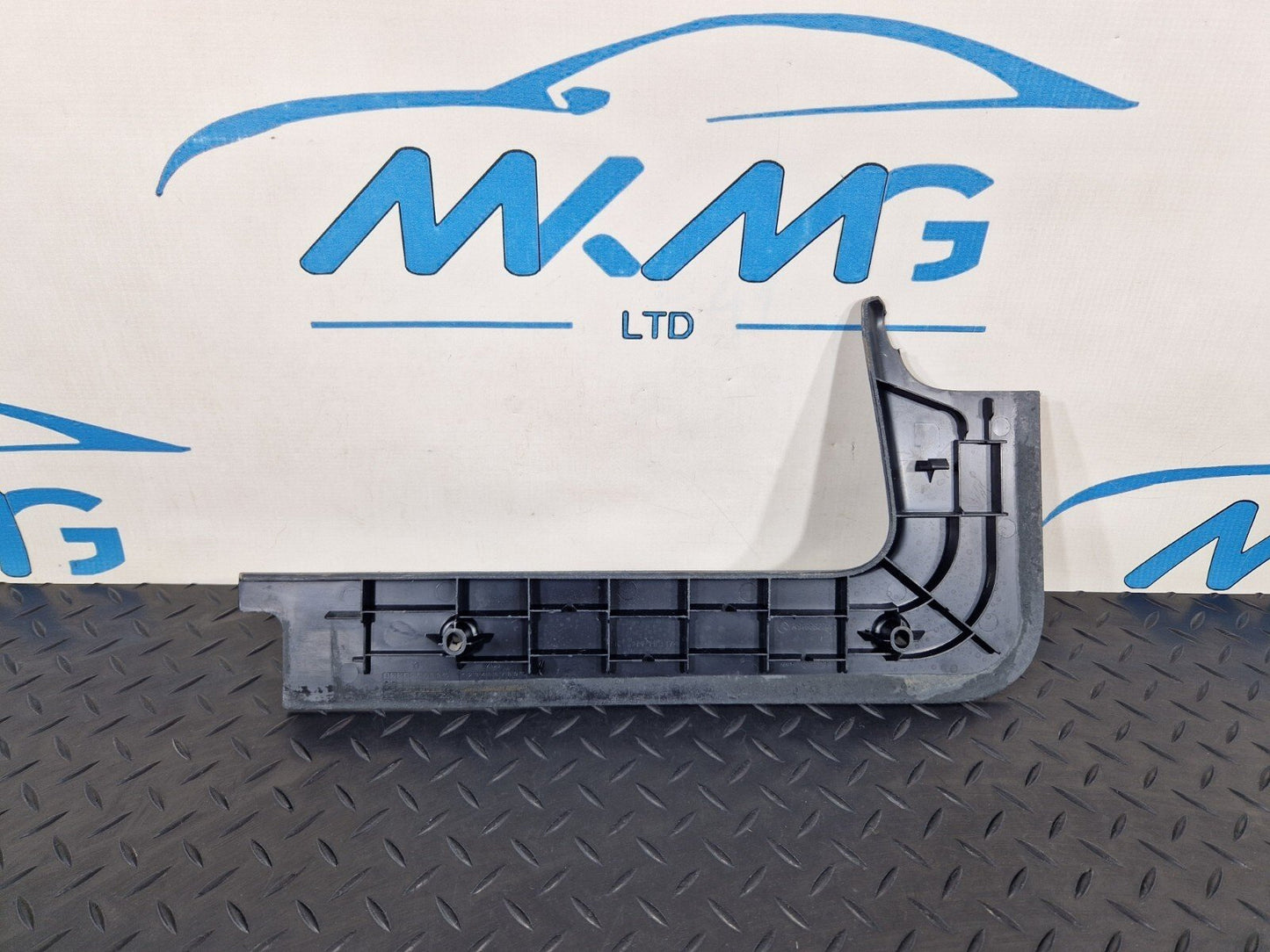 18-ON MERCEDES SPRINTER W907 W910 FRONT RIGHT DOOR ENTRANCE TRIM A9106863400