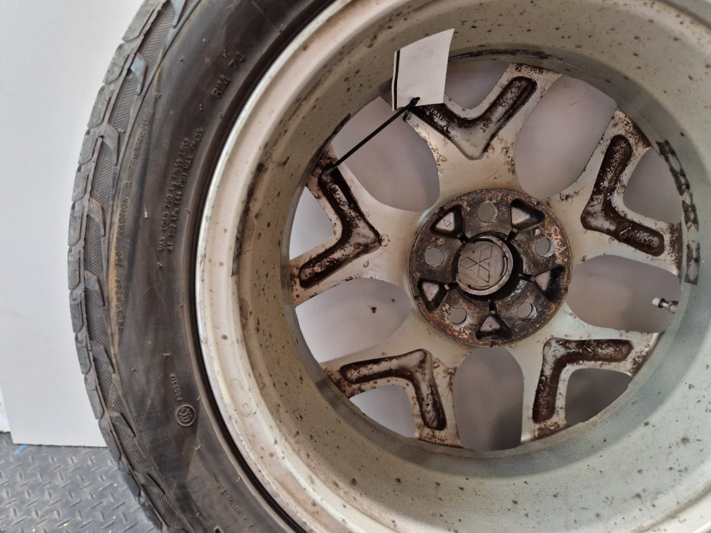 Mitsubishi Outlander MK3 (RE1) (GG2W) 18" Alloy Wheel with Tyre 225/55/18 ~6mm