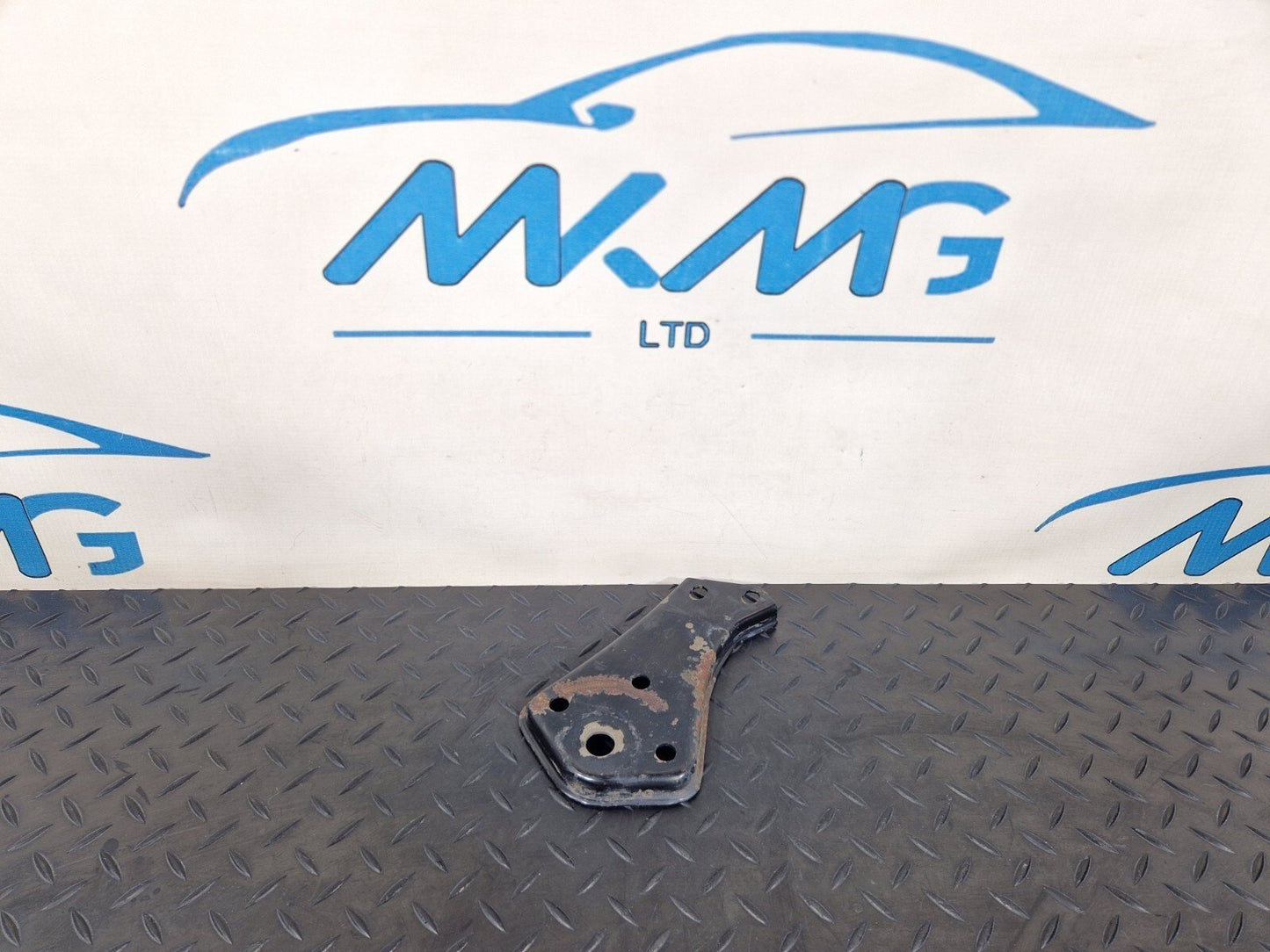14-21 MERCEDES BENZ C220 W205 REAR SUBFRAME RIGHT SIDE STOP PLATE A2053520800