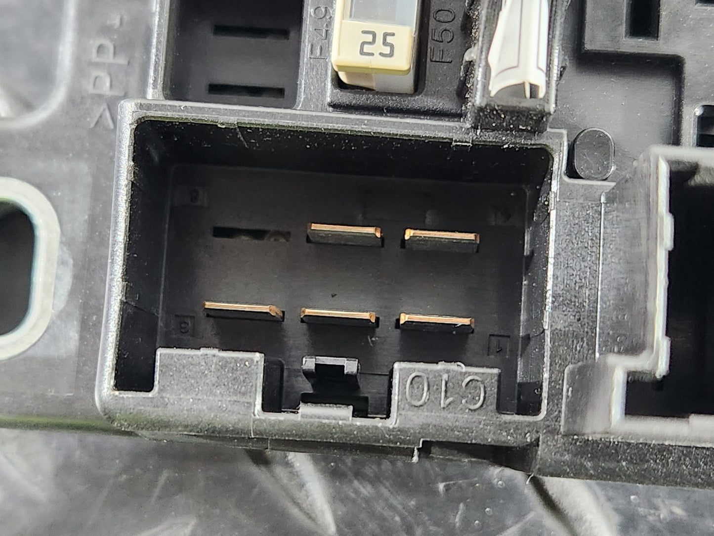 Land Rover Range Rover Evoque L551 SUV Genuine 2.0 Petrol Fusebox K8D214N030AC