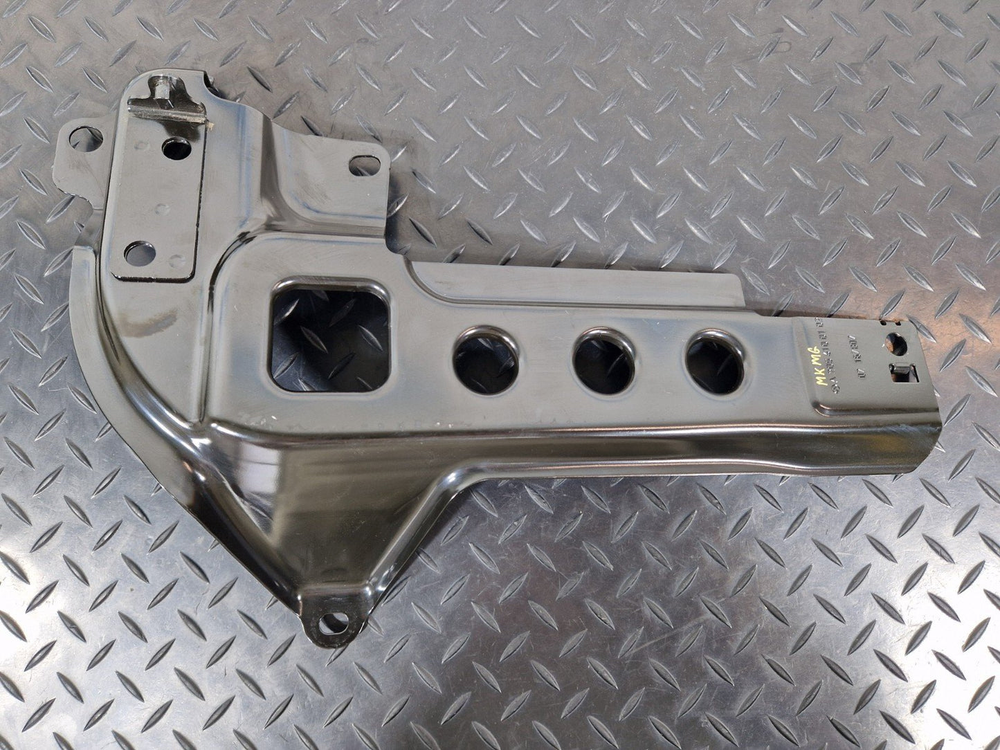 14-21 MERCEDES BENZ W205 OEM BOOT TRUNK FLOOR LEFT SUPPORT BRACKET A2056100102