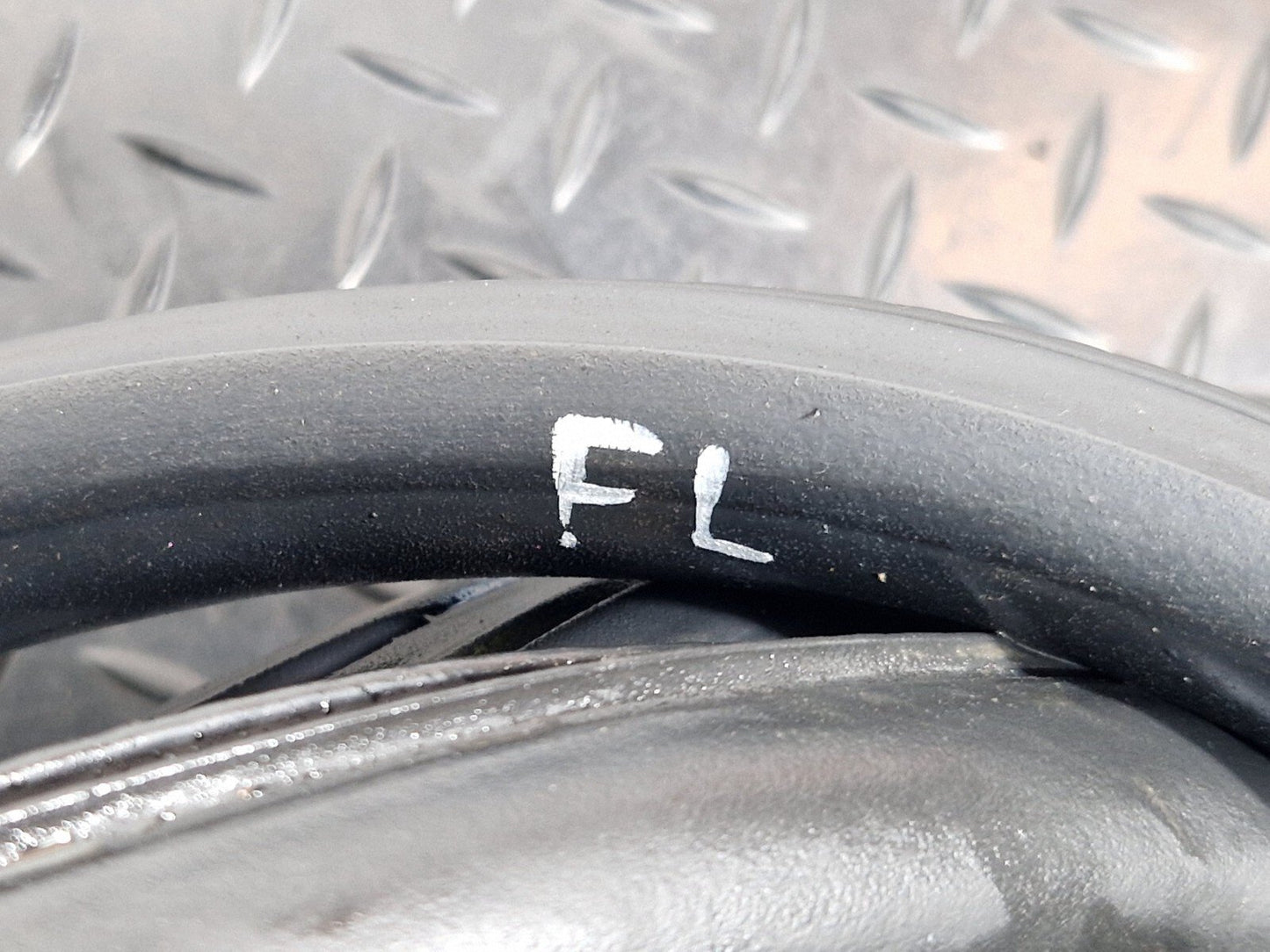 16-23 AUDI S5 COUPE GENUINE FRONT LEFT PASSENGER SIDE DOOR RUBBER SEAL 8W6831707