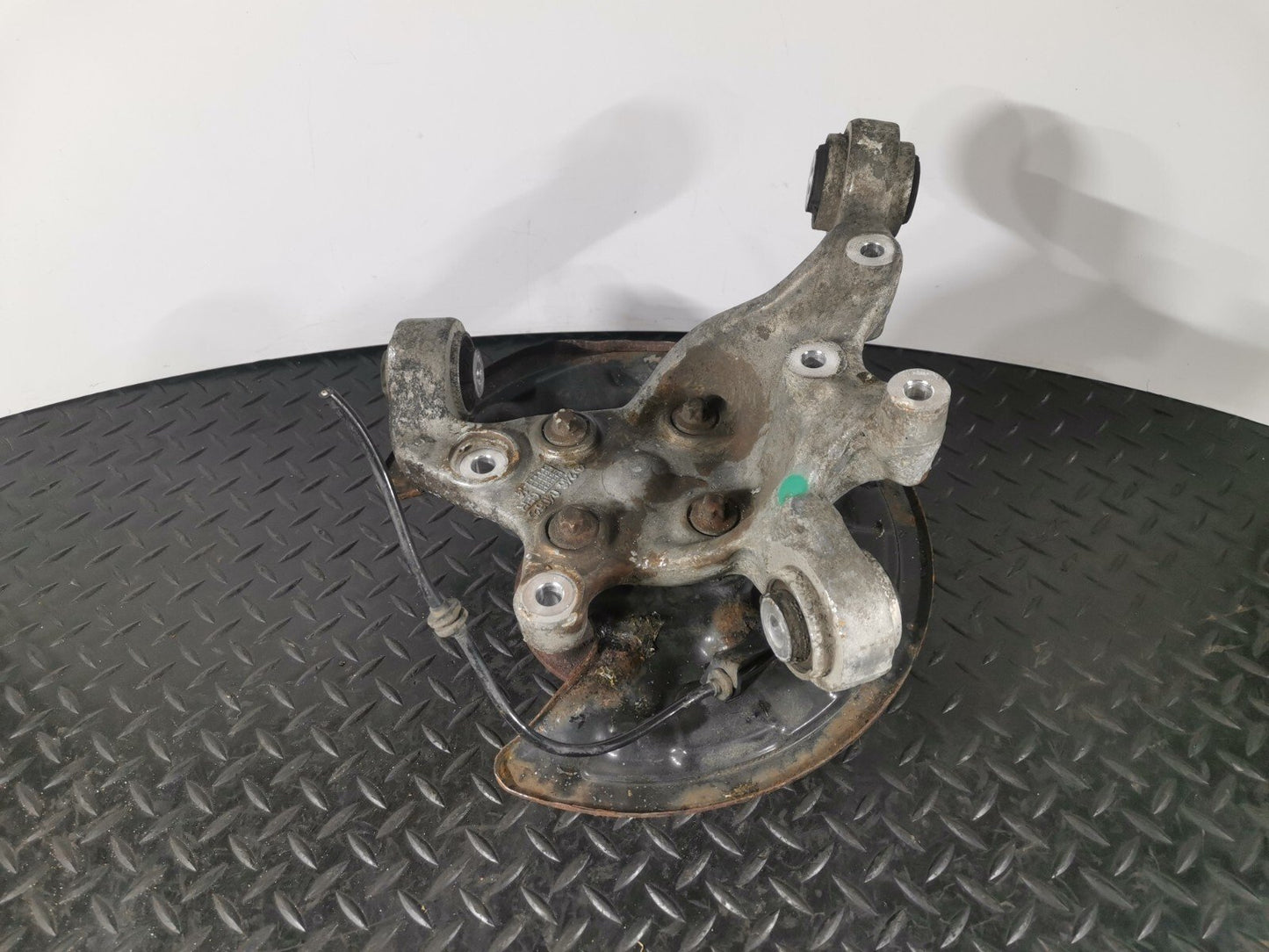 12-18 MERCEDES A B CLA-W176 W246 C117 GENUINE REAR RIGHT O/S WHEEL HUB  A2460406