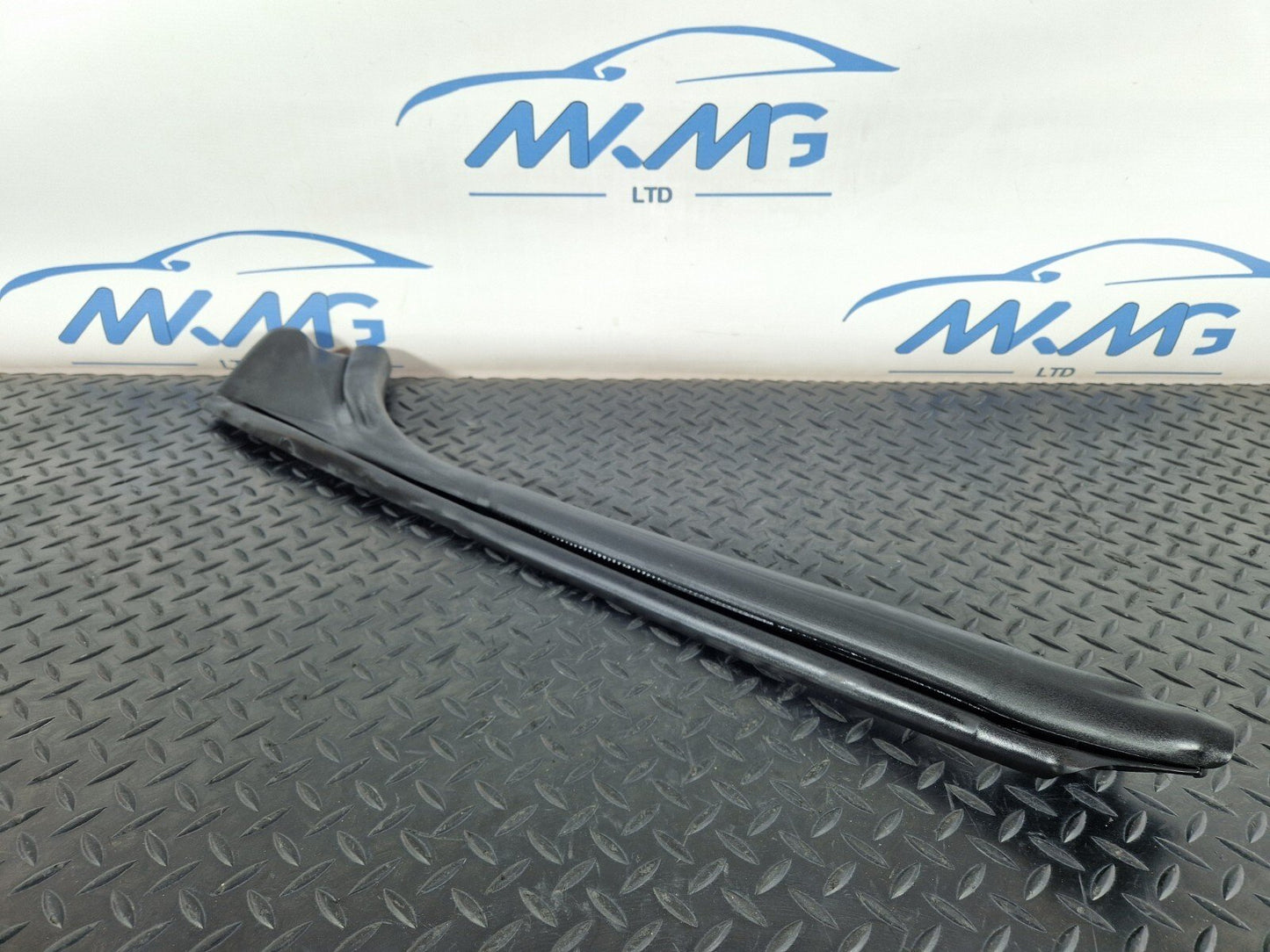 12-17 AUDI S5 CONVERTIBLE RIGHT UPPER INNER A PILLAR RUBBER DOOR SEAL 8F0831722
