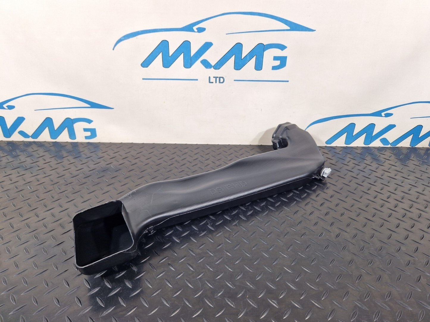 18-ON MERCEDES A CLASS W177 RIGHT SIDE DASHBOARD AIR INTAKE DUCT VENT 3308261