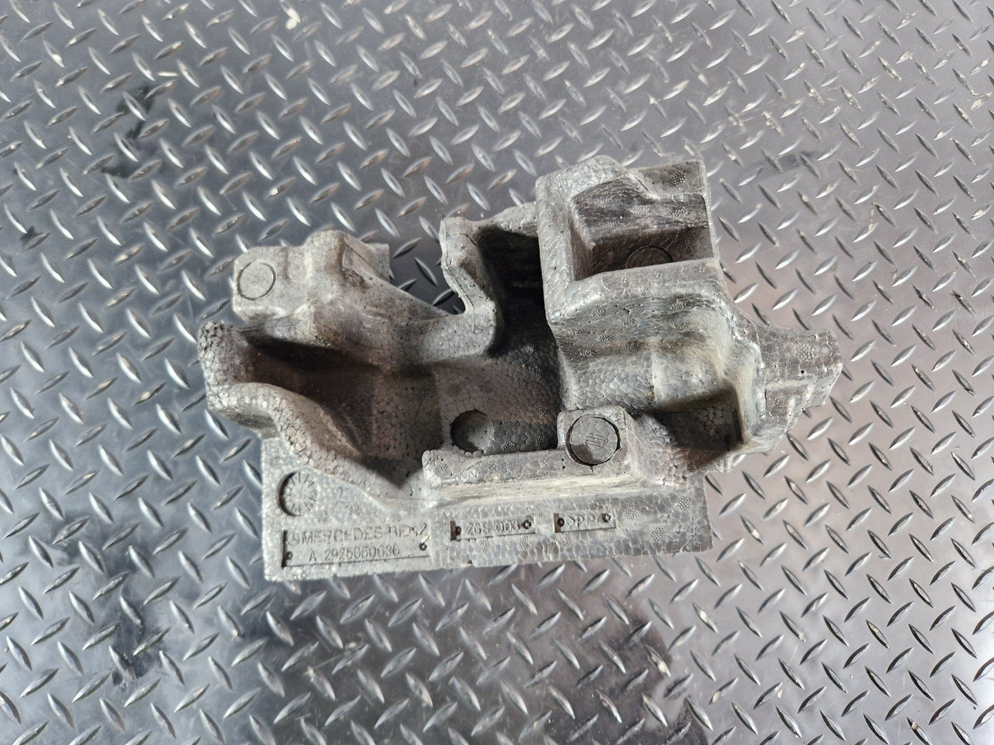 16-19 MERCEDES BENZ GLE W166 FRONT RADIATOR AIR DUCT FOAM RIGHT A2925050630