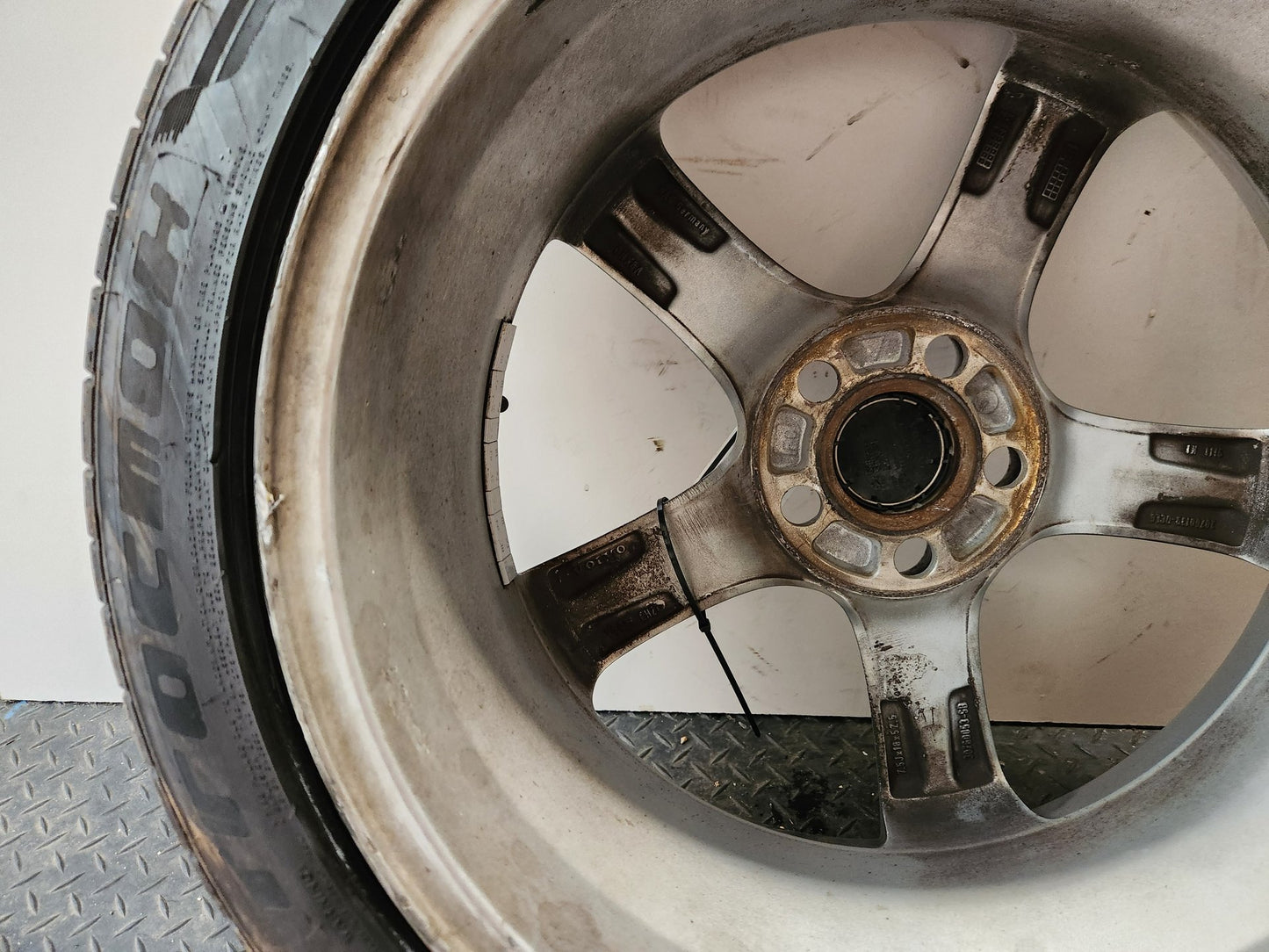 Volvo V50 MK2 FL (MW) 18" Alloy Wheel with Tyre 215/45/18 ~6mm