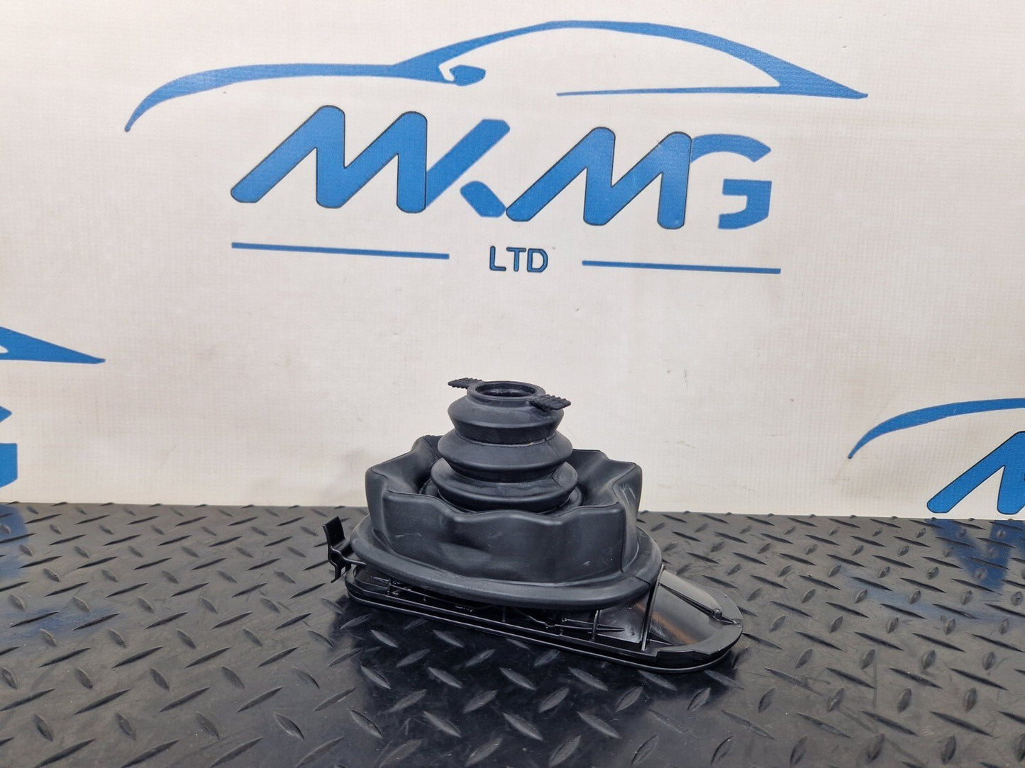 16-19 AUDI A4 B9 MANUAL GEAR STICK SOUND INSULATION GAITOR 8K0711167A 8K0863278H